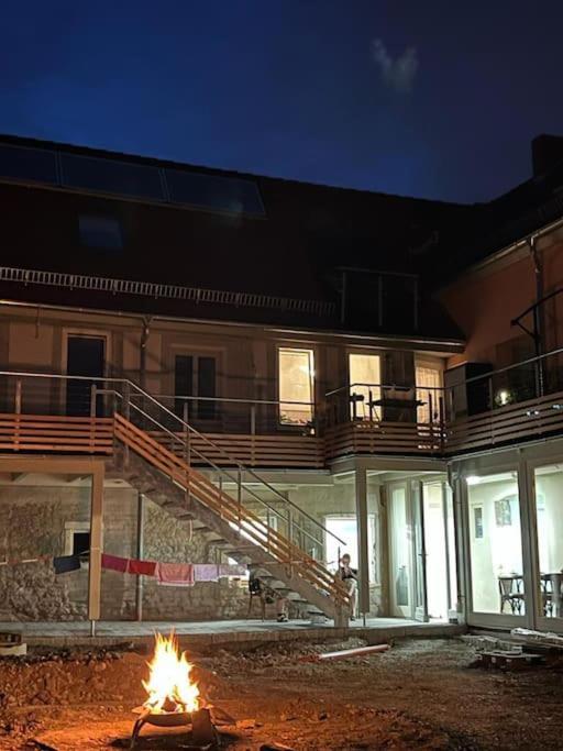Wohnen Im Dreiseitenhof Mit Galerieschlafzimmer Neudietendorf Dış mekan fotoğraf